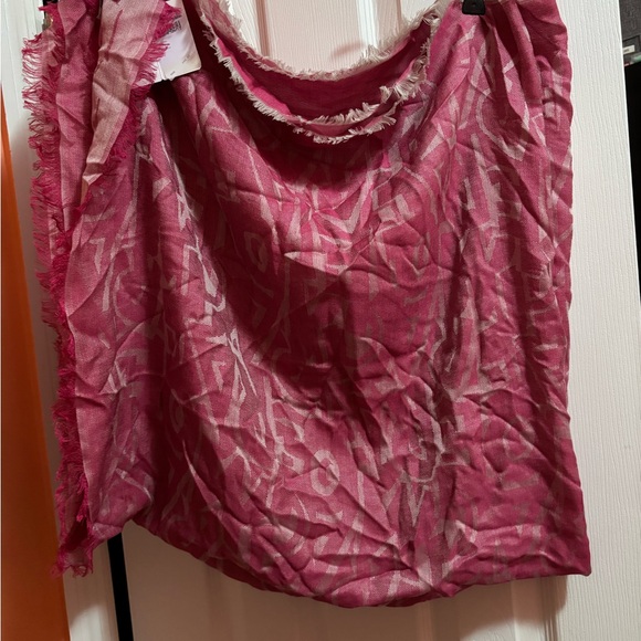 SALVATORE FERRAGAMO 65%wool 35%silk Square Lettering Scarf NWT. MADE IN ITALY - Picture 12 of 12